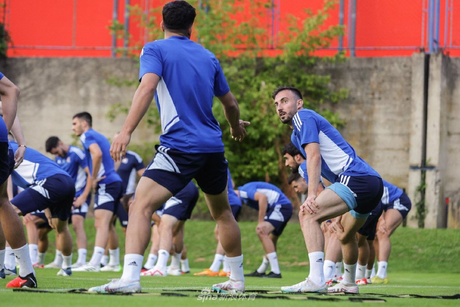 一场引人注 一场引人注