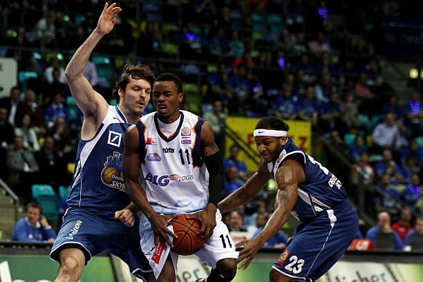 背后往往有 背后往往有